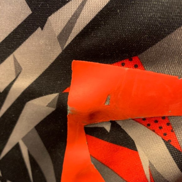 UNDER ARMOUR Youth Shattered Negative Space Logo - Picture 4 of 4